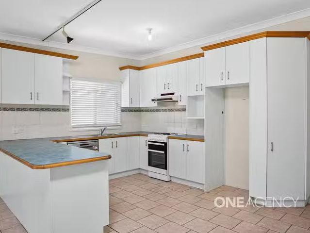 For Rent! 23 Wooroo Street, Albion Park Rail, NSW 2527