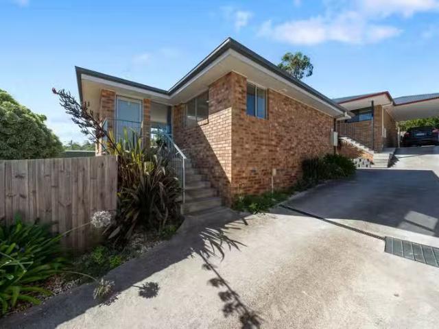 Charming 2/3 Willow Walk, AUSTINS FERRY, TAS 7011 Villa for.