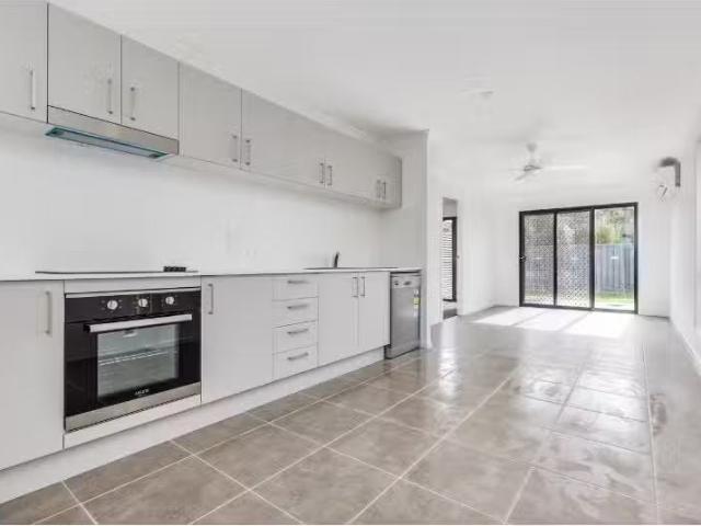 Just in! 23A Santa Fe Close, Cameron Park Townhouse for rent.