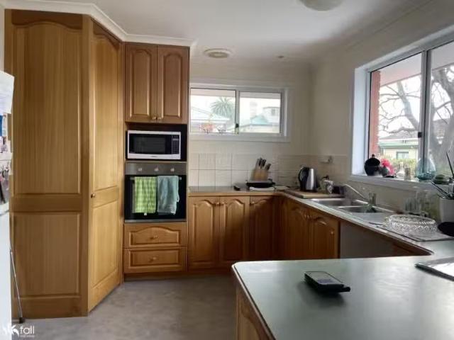 Unique 2/47a Giblin Street, LENAH VALLEY House for rent Liste.