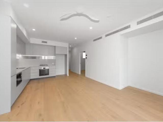 Just in! 24/8 Amersham Street, West End Apartment for rent Li.
