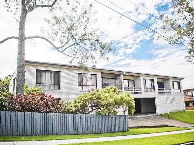 Just in! 2/498 Oxley Road, Sherwood, QLD 4075