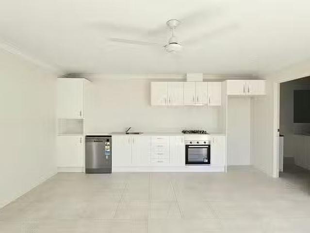 Unique 2/49 Andrew Street, Bundamba, QLD 4304