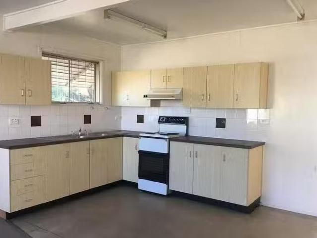 Deal! 2/49 Wey Street, Blackwater, QLD 4717
