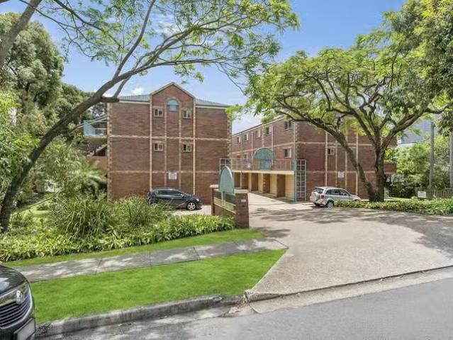 Cozy 2/49 Wilton Terrace, Yeronga, QLD 4104