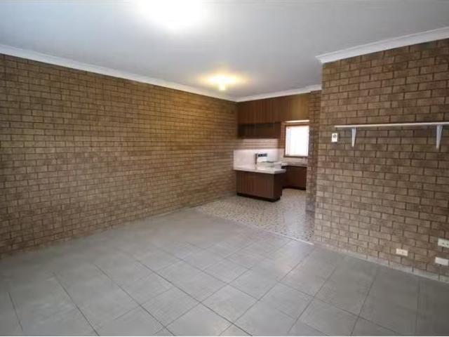 Charming 2/403 Bevan Street, Lavington Apartment for rent Lis.
