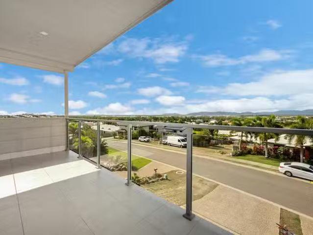 Nice 2/41 Timbury Way, Mount Louisa, QLD 4814