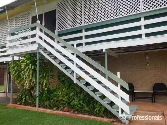 Deal! 2/4 Bedsor Street, West Gladstone, QLD 4680