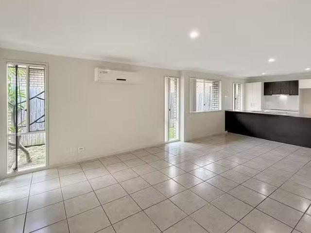 Just in! 24 Biella Court, Leichhardt, QLD 4305