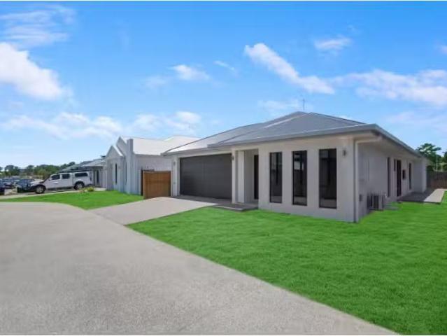 New 24 Orient Bend, Smithfield House for rent Listed by Hazel.