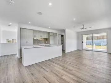 Deal! 24 Twilight Drive, Spring Mountain, QLD 4300