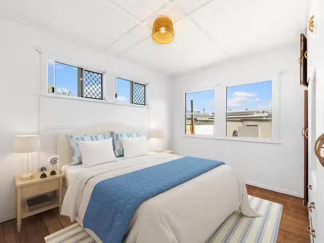 Charming 2/58 King Street, Woody Point, QLD 4019