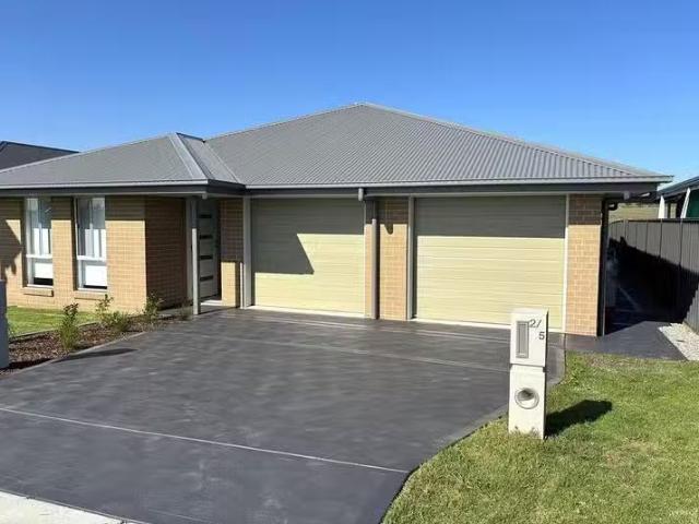 Unique 2/5 Livistona Drive, Lochinvar, NSW 2321