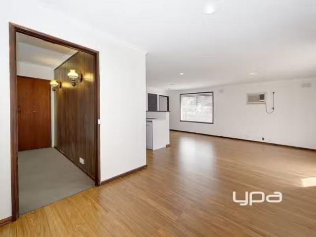 For Rent! 25 Snaefell Crescent, Gladstone Park VIC 3043