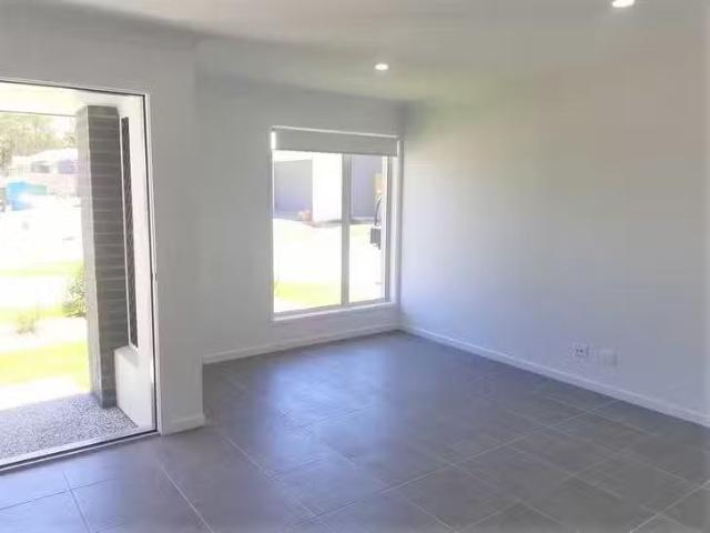 Rental! 25 Whitehaven Street, Pallara, QLD 4110