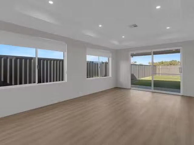 Deal! 25 Wilkes Loop, Baldivis, WA 6171