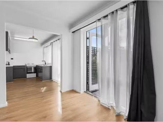 Just in! 2/67 Canadian Bay Road, Mount Eliza Apartment for ren.