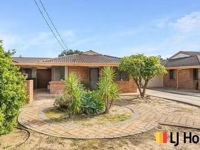 Nice 2/69 Agincourt Drive, Forrestfield, WA 6058