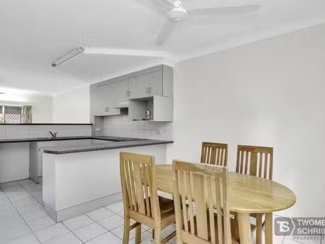 Just in! 2/60 Charles Street, Manunda, QLD 4870