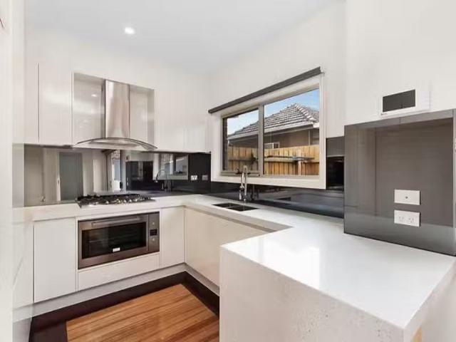 New 2/60 Hotham Road, Niddrie VIC 3042