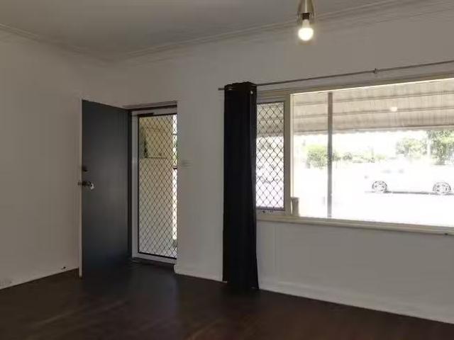 Unique 260 Spencer Road, Thornlie, WA 6108