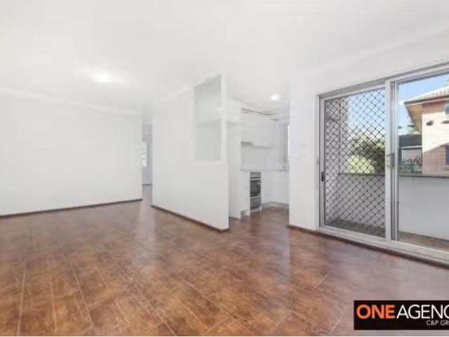 Deal! 26/12 Goulburn Street, WARWICK FARM Apartment for rent.