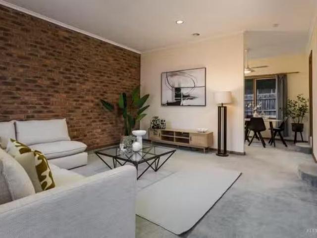 Charming 2/61 Tunstall Road, Donvale VIC 3111 Unit Auction