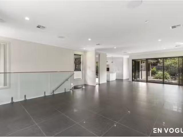Unique 26 Feakes Place, Campbell House for rent Listed by Pau.
