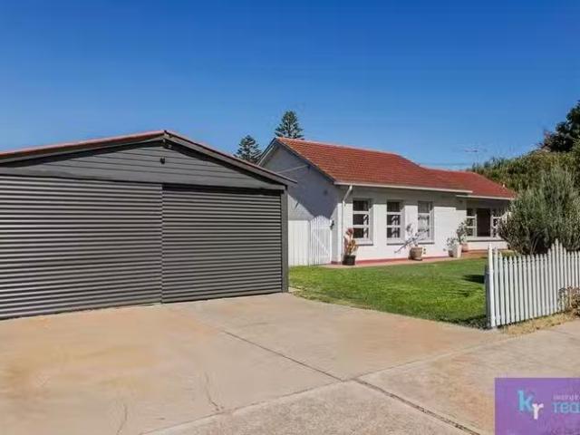 Just in! 26 Moldavia Walk, Taperoo, SA 5017