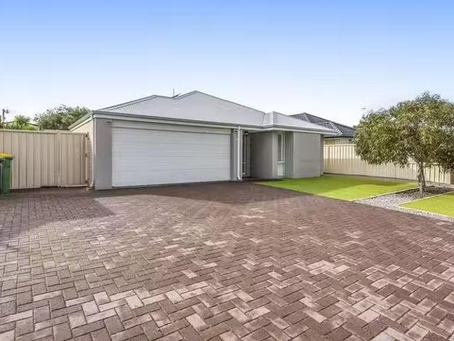 Cozy 26 Peabird Avenue, Singleton, WA 6175