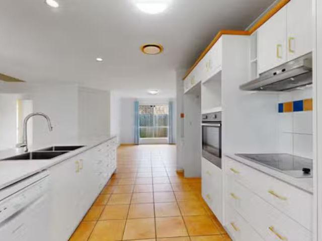 Nice 26 Pinedale Crescent, Parkinson, QLD 4115