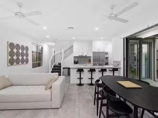 For Rent! 26A Henderson Road, Everton Hills, QLD 4053