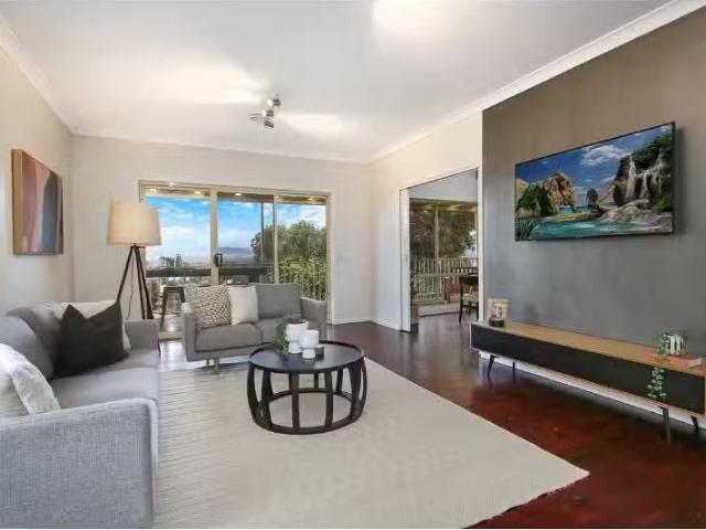 Charming 273 Bimbadeen Avenue, East Albury House for rent Lis.