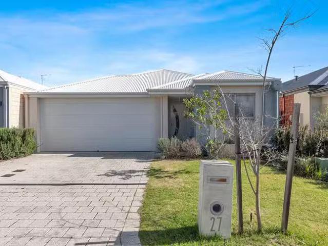Just in! 27 Aquamarine Parade, Treeby, WA 6164