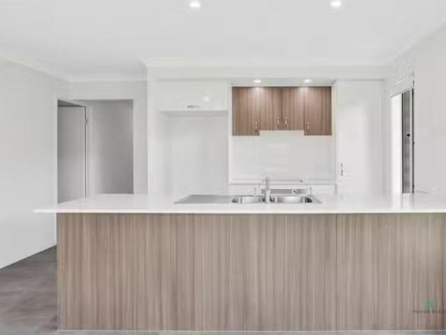 Rental! 27 Arburry Crescent, Brassall, QLD 4305