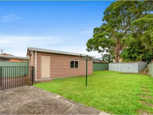 Cheap 27 Birdwood Drive, Blue Haven House for rent Listed by.