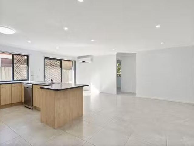 Cozy 27 Leonie Place, Doolandella, QLD 4077