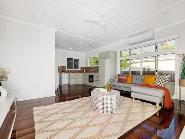 Unique 27 Montgomery Street, West End, QLD 4810