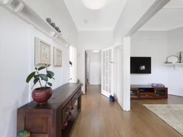 Cozy 288 Jasper Road, Mc Kinnon VIC 3204 House Auction