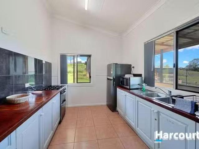Cozy 28941 Bruce Highway, Childers, QLD 4660