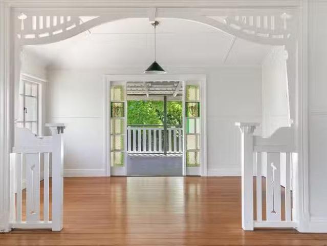 Just in! 281 Oxley Road, Graceville, QLD 4075