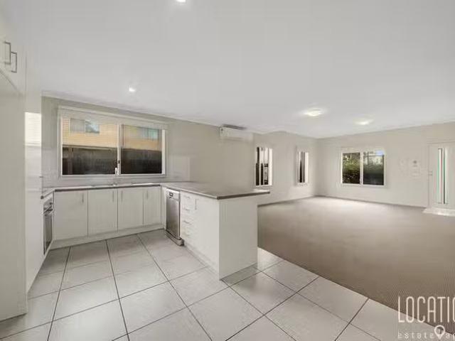 Nice 28/1 Collins Lane, Kin Kora, QLD 4680