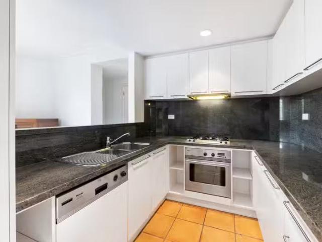 Charming 28/211 Wellington Parade S, East Melbourne VIC 3002
