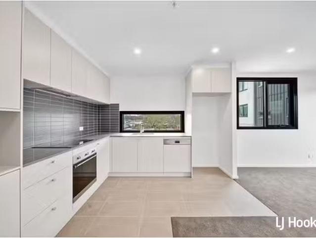 Just in! 28/3 Buninyong Street, WATSON Apartment for rent Lis.