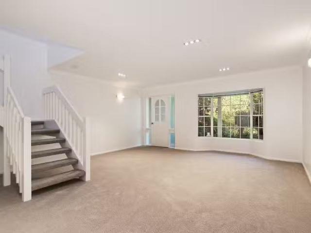 Nice 2/8 10 Grace Street, Lane Cove Townhouse for rent Listed.