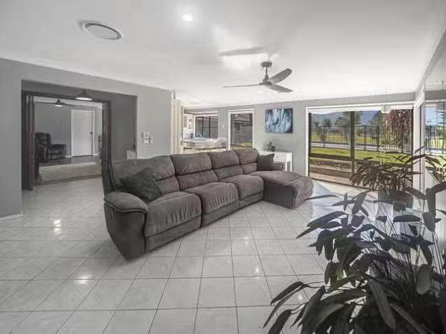 Deal! 28 Bimbimbie Avenue, Bangalee, NSW 2541