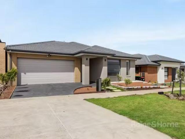 Cozy 28 Figwood Drive, Diggers Rest VIC 3427