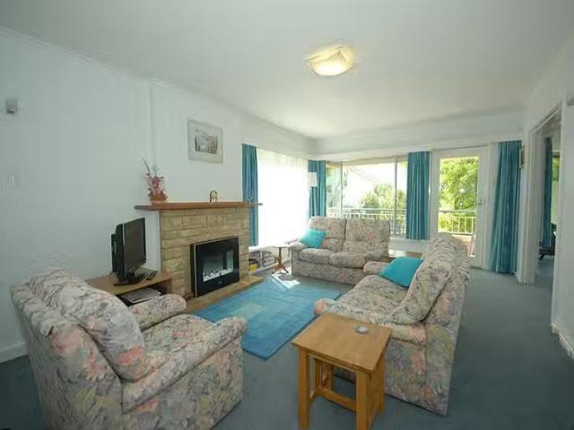 Cheap 2/8 Melrose Court, Sandy Bay, TAS 7005