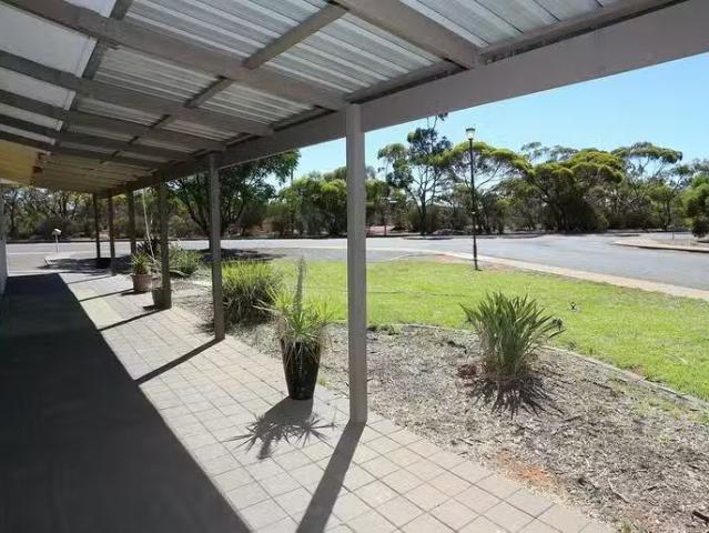 Deal! 28 Saltbush Road, Kambalda West, WA 6442