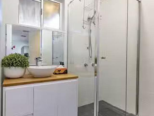 Cozy 28 Park Avenue, Broadbeach Waters, QLD 4218